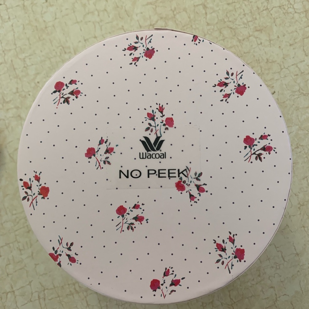 Wacoal NO PEEK concealer cups